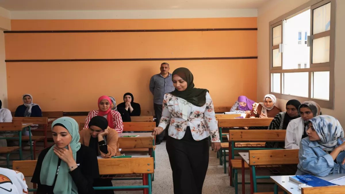عاجل: 5 فئات فقط هي التي تستطيع أداء امتحانات أولى وثانية ثانوي 2026 ورقيًا... بينهم طلاب يرفضون التابلت!