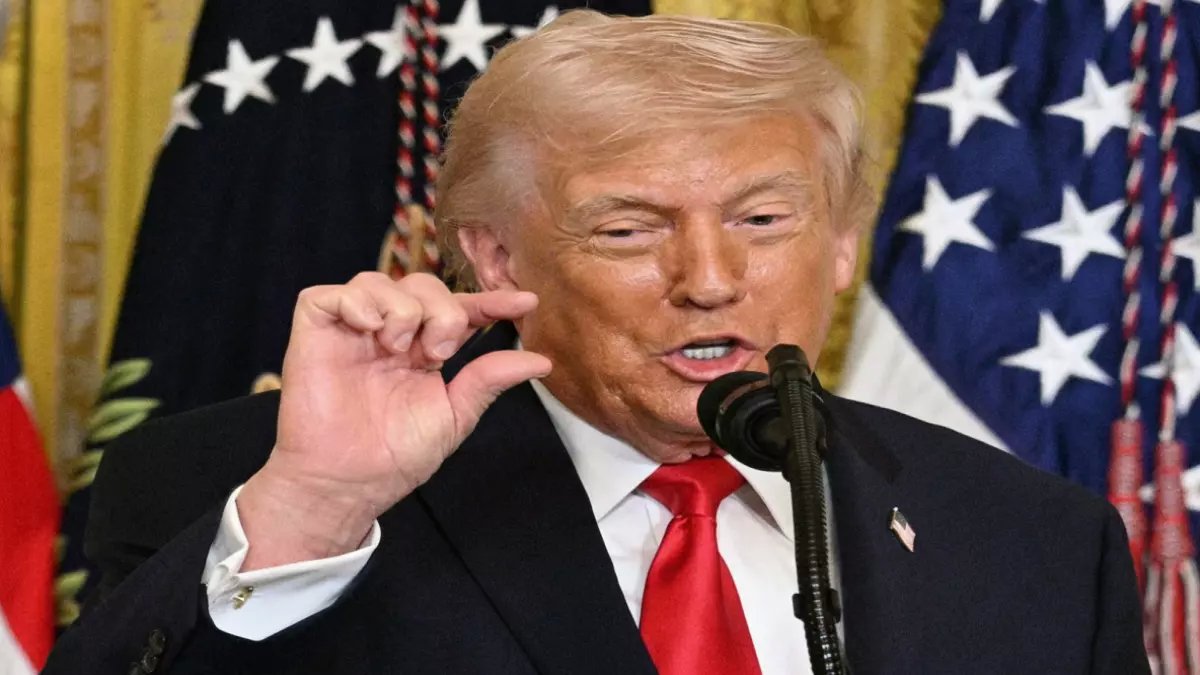 عاجل: ترمب يعلن "القضاء على القيادة الإيرانية"... وطهران تهدد بإغلاق مضيق هرمز إذا استمرت الحرب!