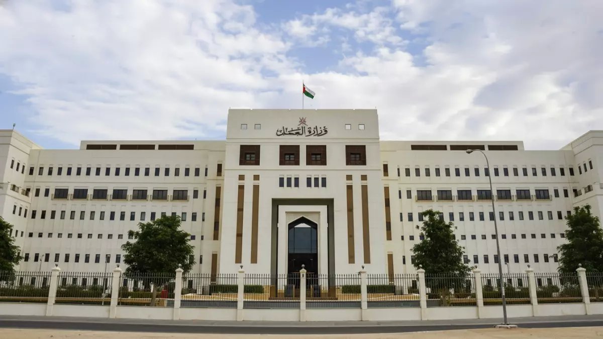 عاجل: وزارة العمل تعلن موعد إجازة عيد الفطر 2026 في عمان... 5 أيام راحة للجميع!