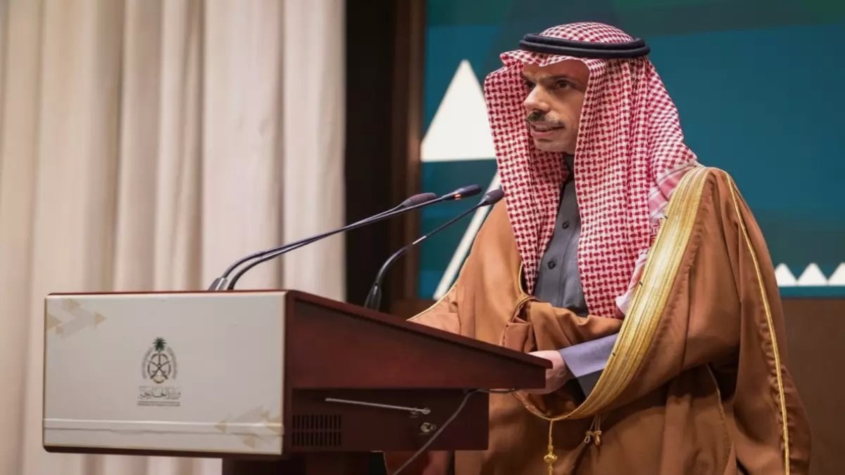 عاجل: وزراء عرب ومسلمون يكشفون المخطط الإيراني الخطير ضد السعودية والخليج - قرارات حاسمة خلال ساعات!