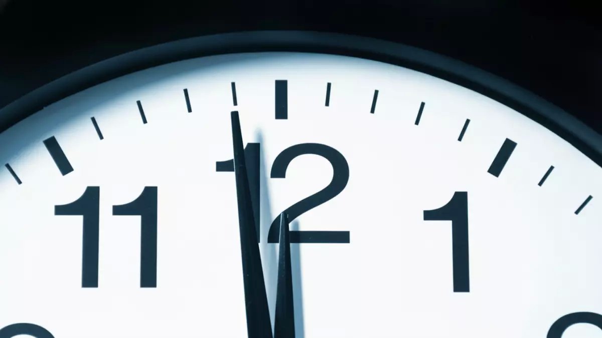 عاجل: الحكومة تقرر إنهاء التوقيت الشتوي… والساعة ستمشي 60 دقيقة للأمام في هذا الموعد الصادم!
