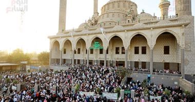 هل تسقط صلاة الجمعة بأول أيام عيد الفطر؟.. دار الإفتاء ترد