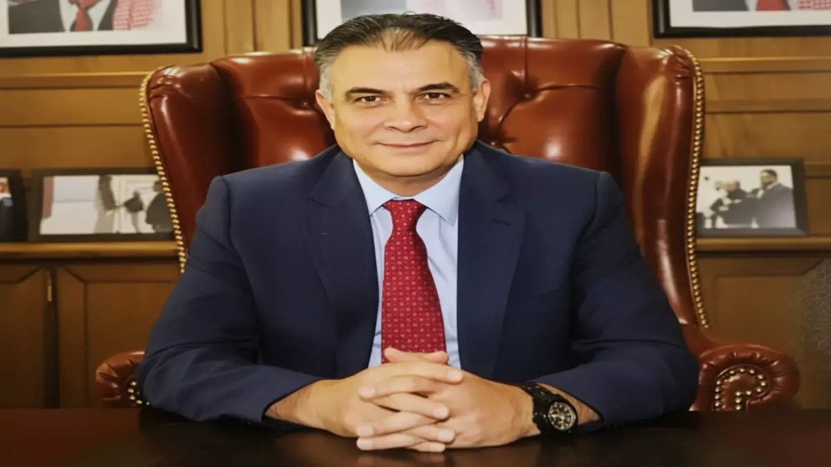 هل يمكن لبرنامج واحد إصلاح ما فشلت فيه الجغرافيا لسنوات؟ البرنامج السعودي لتنمية وإعمار اليمن يصنع 'جسراً' بين 3 محافظات.