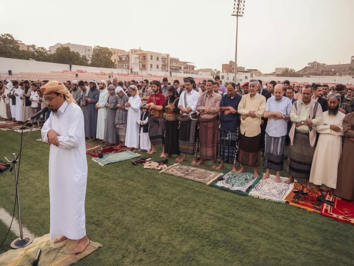  الصبيحي والزنداني يؤديان صلاة العيد في عدن ويوجهان رسالة قوية للانقلابيين - قرار مصيري قادم!