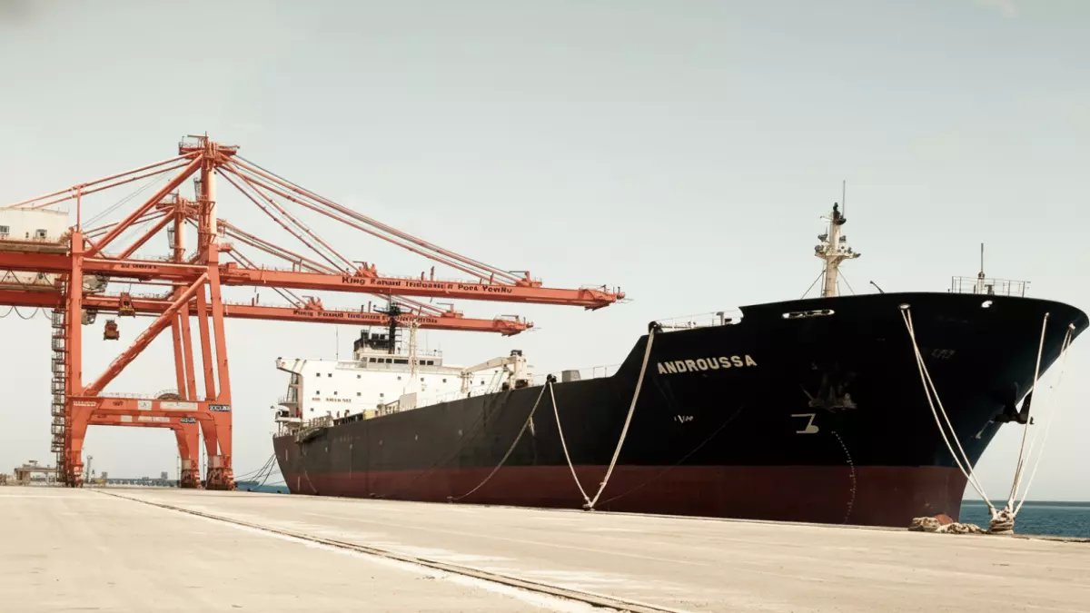 عاجل: السعودية تكسر الأرقام القياسية… صادرات ينبع النفطية تقفز لـ3.8 مليون برميل يومياً!