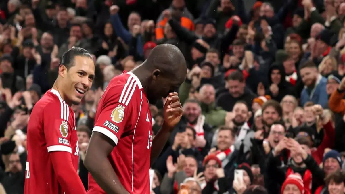 عاجل: ليفربول ينفجر غضباً ويهدد بالملاحقة القانونية... جماهير جلطة سراي تستهدف كوناتي بحملة عنصرية صادمة!