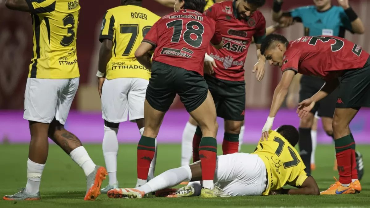 عاجل: صدمة إصابة دومبيا تدمر موسم الاتحاد... رباط صليبي ونهاية مؤلمة!