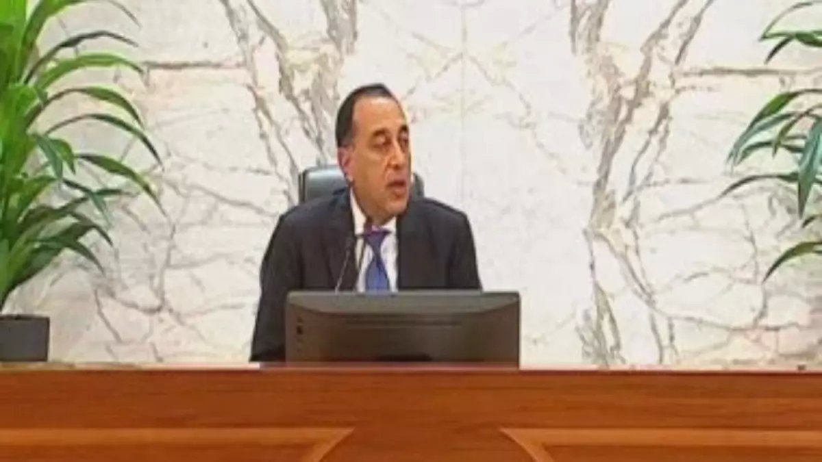 عاجل: قرار حكومي صادم يغير مواعيد غلق المحلات والمقاهي نهائياً… انفجار الاحتجاجات خلال ساعات!