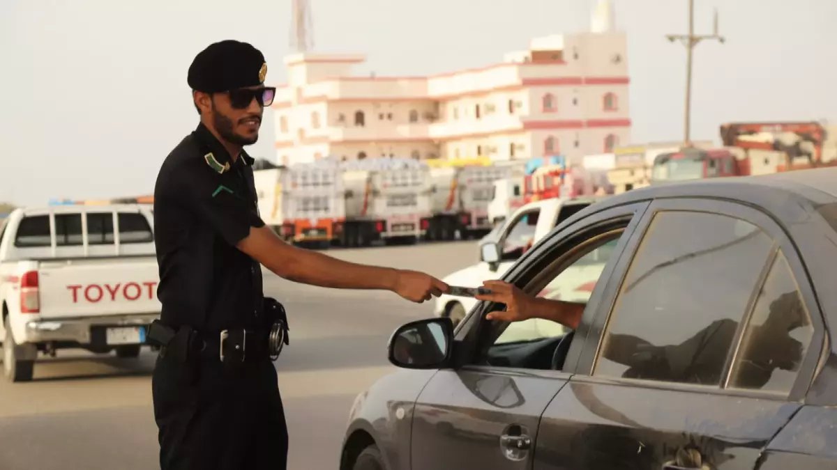 كيف يمكن لقرار من الإدارة العامة للمرور أن يغير مصير أكثر من نصف مليون عائلة في السعودية؟