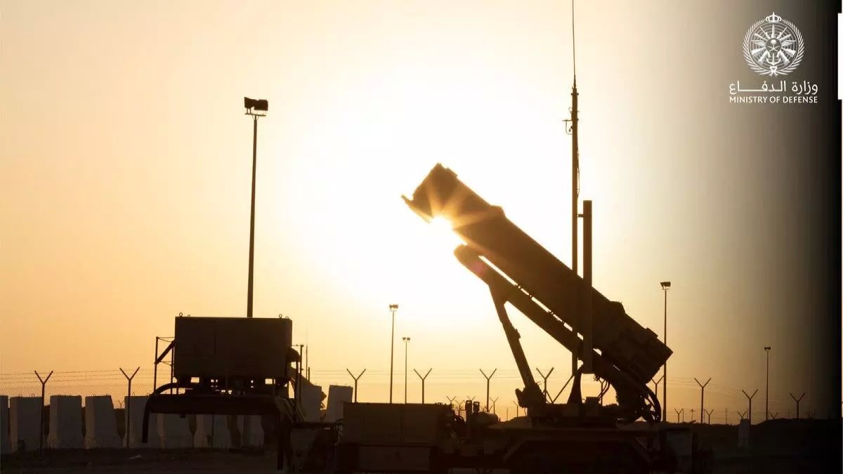 عاجل: السعودية تدمر 44 مسيرة إيرانية في ليلة واحدة… هجمة شرسة استهدفت مصافي النفط!