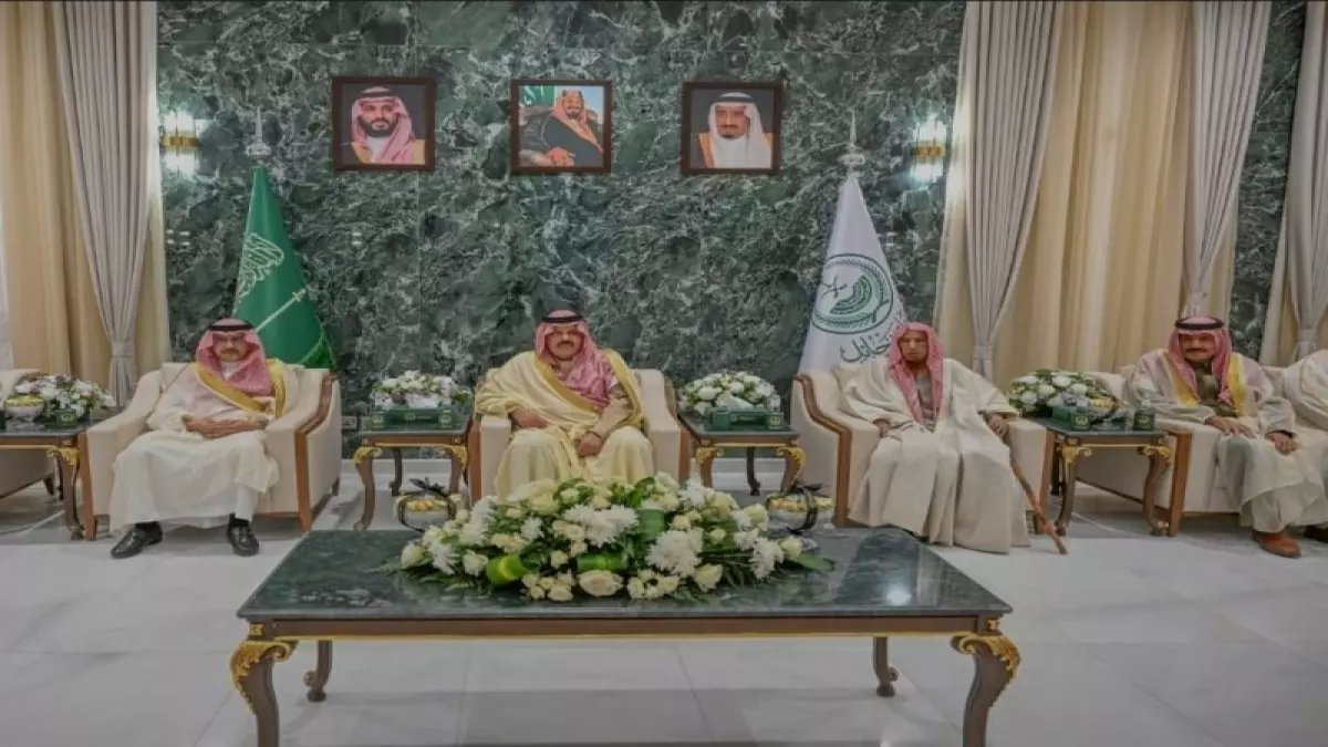 شاهد: أمير حائل يستقبل آلاف المهنئين بعيد الفطر في قصر أجا… مشهد مهيب يعكس وحدة المملكة!