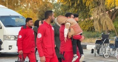 استقبال دفعة جديدة من المصابين الفلسطينيين وإطلاق قافلة زاد العزة إلى غزة