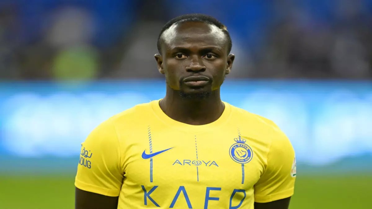 انتهى حلم ماني للأبد.. مكالمة غادرة من الكاف تُحطم قلب ساديو بعد تجريد السنغال من أمم إفريقيا! السر الذي أبكى نجم النصر!