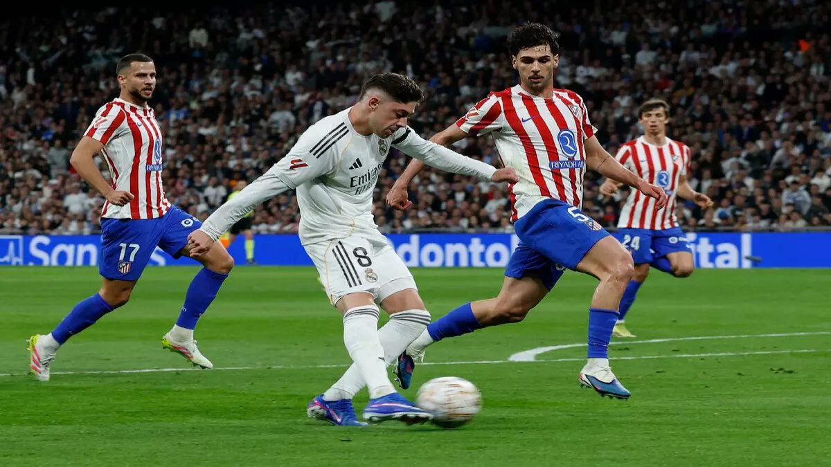 خوسيه مونويرا يكشف الحقيقة المثيرة وراء طرد فيدي فالفيردي… الحوار الساخن مع أربيلوا يفجر الجدل!