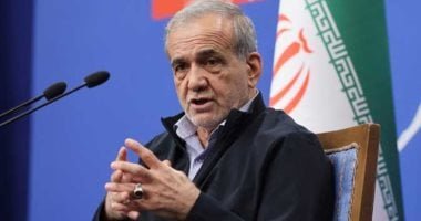 الرئيس الإيرانى: أقبل أيدى وأذرع عناصر القوات المسلحة