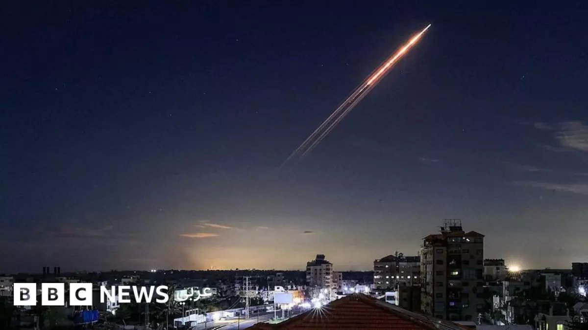 بالفيديو: ثوانٍ فاصلة بين الحياة والموت... شاب سعودي يسابق القدر لإنقاذ طفل من الغرق!