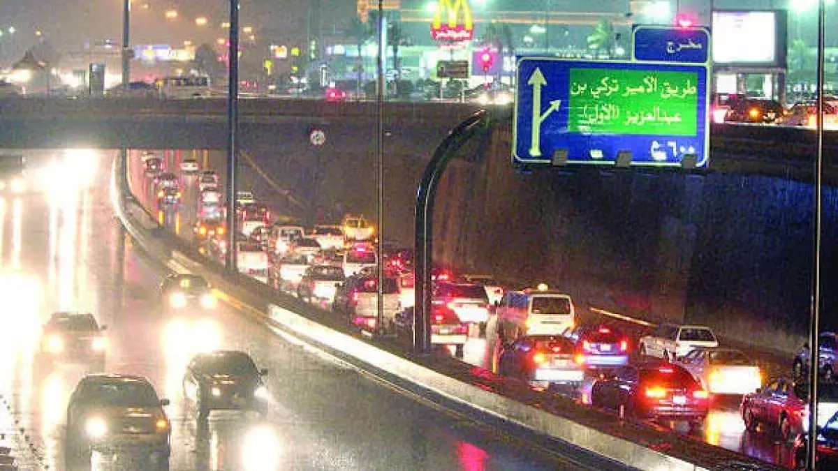 عاجل: إغلاق طريق الملك فهد بالرياض لـ8 ساعات متواصلة... هل أنت مستعد للأزمة المرورية؟