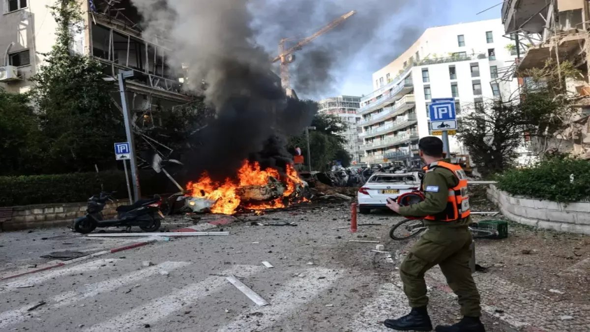 عاجل: صواريخ إيران تدمر مباني تل أبيب وتشعل النيران... 6 إصابات و4 مواقع مدمرة!