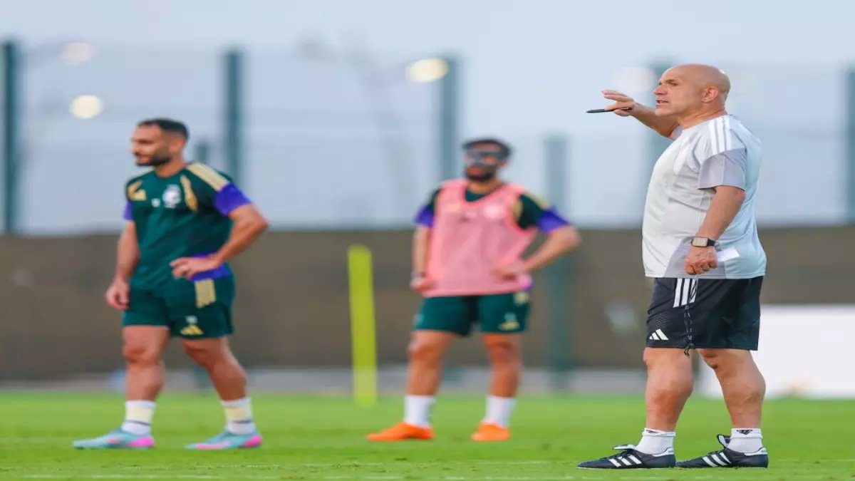 عاجل: رينارد يرقب بنفسه تفاصيل تدريب الأخضر B… جلسة طارئة تسبق لقاءات صربيا ومصر في كأس العالم 2026!