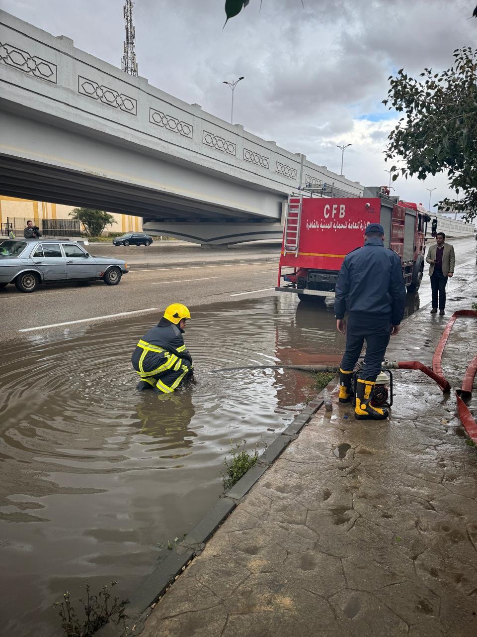 الحماية المدنية تسحب تراكمات مياه الأمطار 3