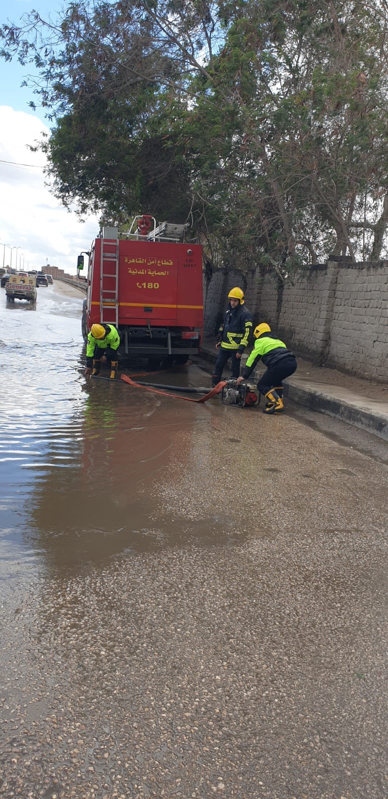 الحماية المدنية تسحب تراكمات مياه الأمطار 1