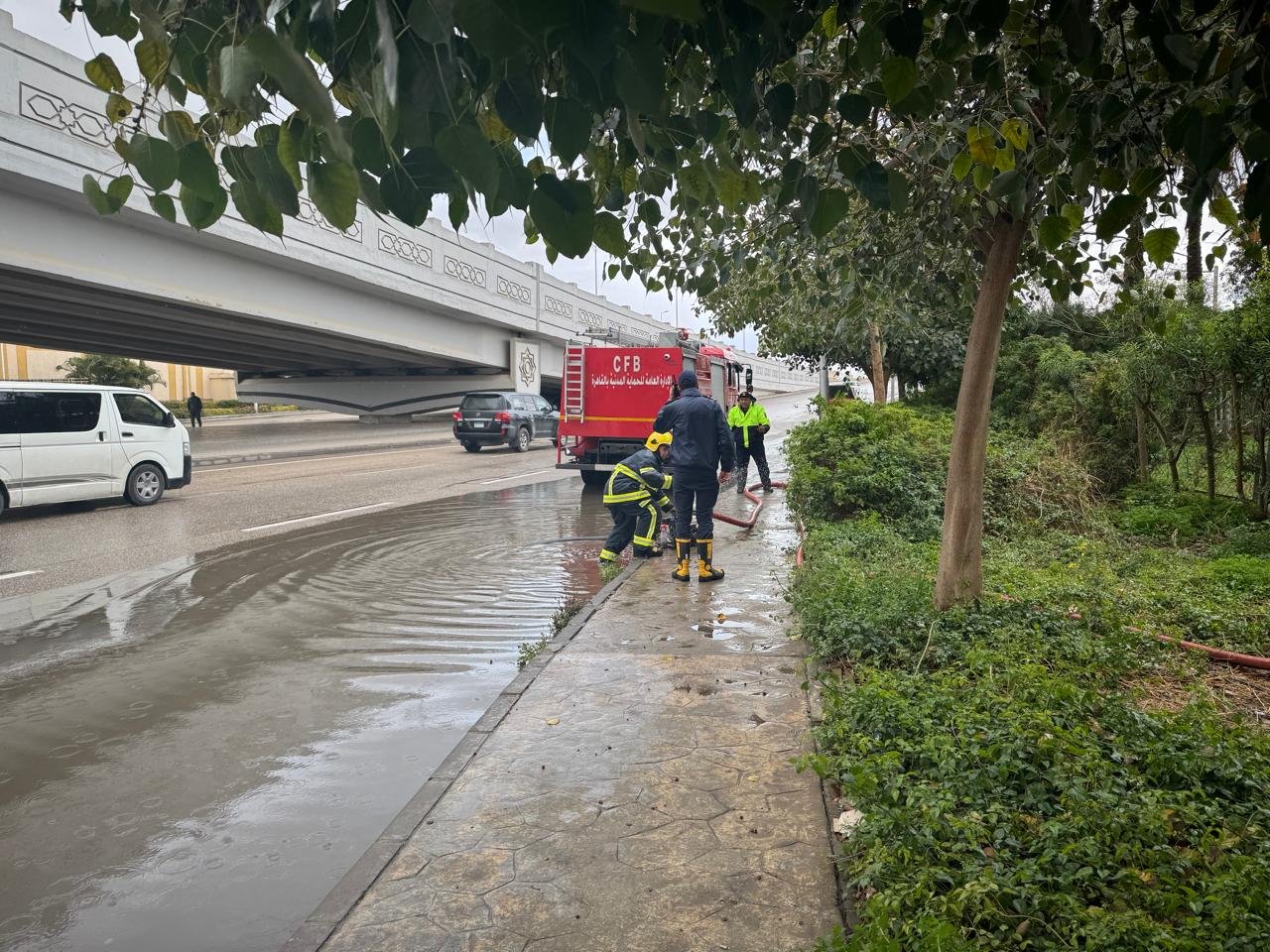 الحماية المدنية تسحب تراكمات مياه الأمطار 2