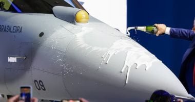رئيس البرازيل يدشن أول طائرة مقاتلة أسرع من الصوت تصنع فى أمريكا اللاتينية