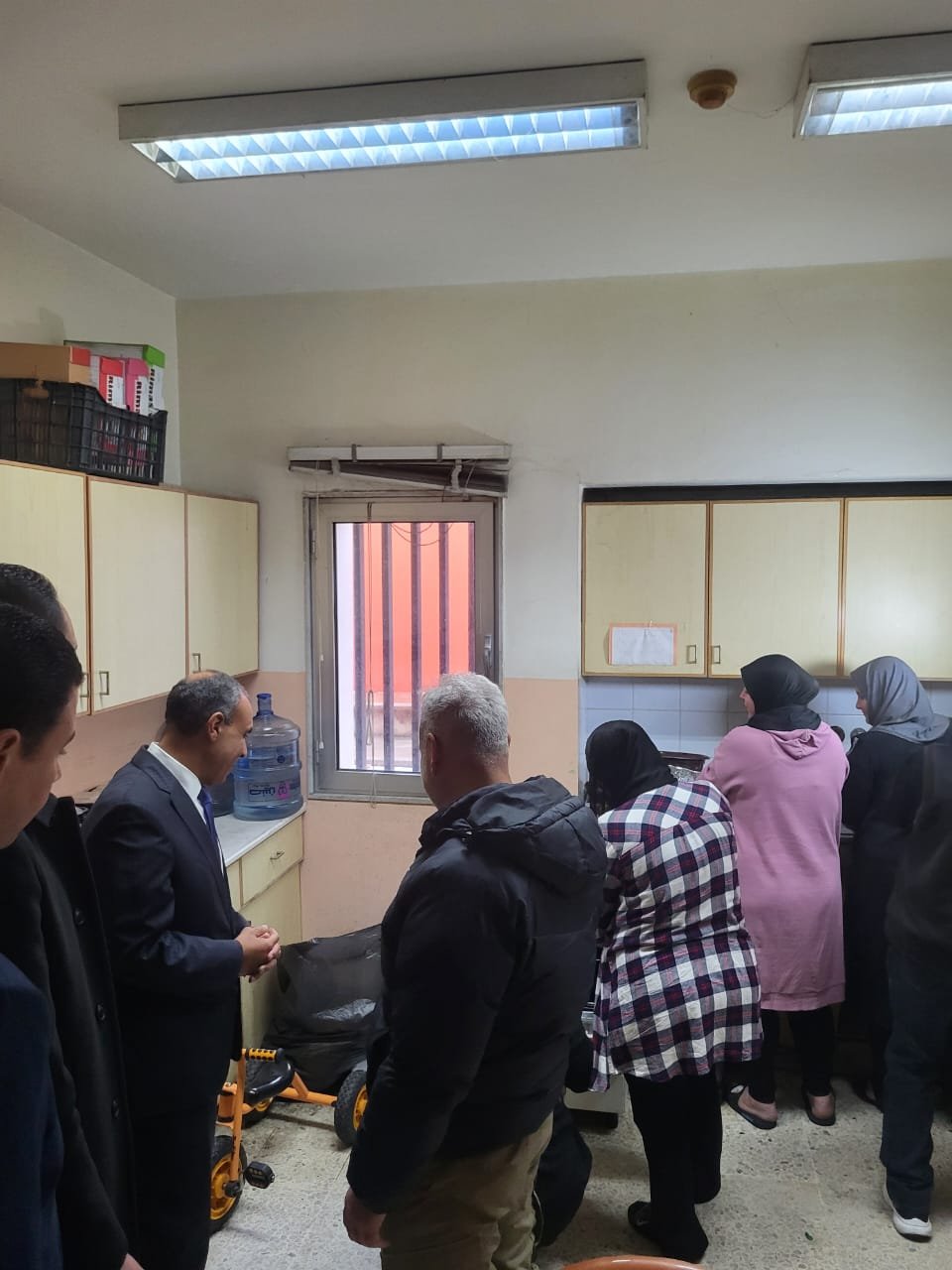 وزير الخارجية يزور روضة عمر الأنسي لـ إيواء النازحين اللبنانيين (2)