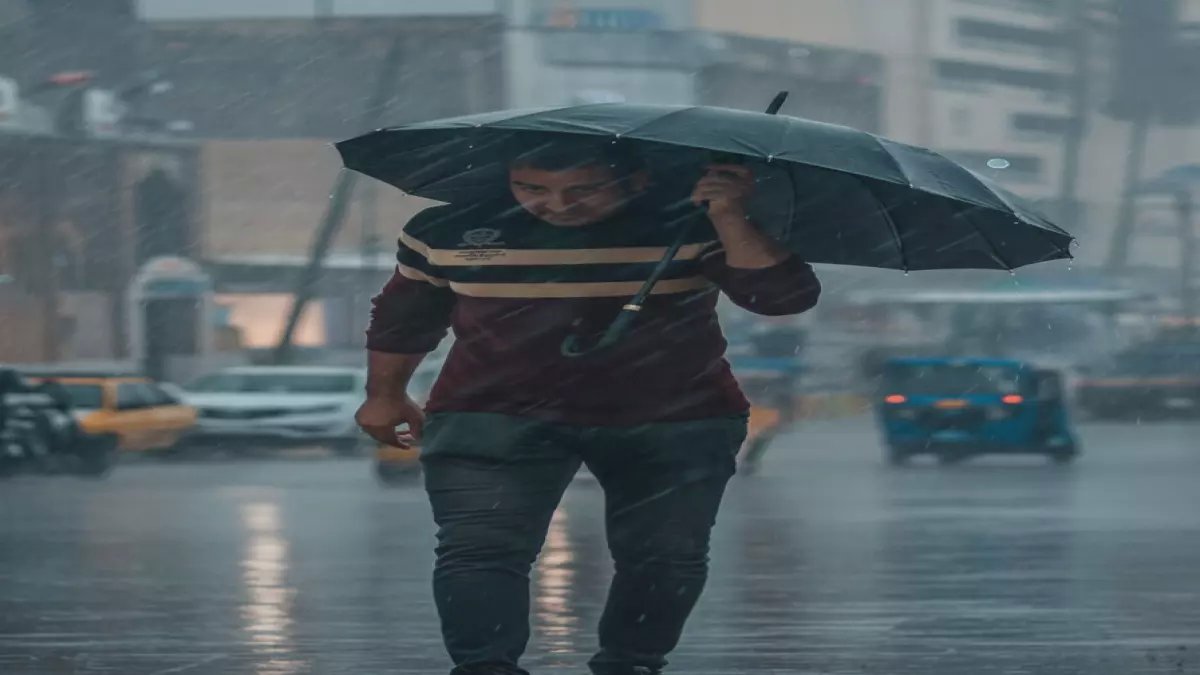 ما الذي دفع الهيئة العامة للأرصاد الجوية لإصدار تحذير رسمي غير مسبوق؟ الجواب: 33 درجة في مارس!