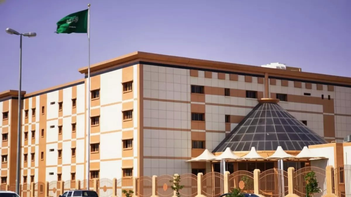 عاجل: إدارة تعليم الطائف تكشف المواعيد الجديدة للدوام المدرسي... هل ستبدأ المدارس الساعة 6:45 صباحاً؟