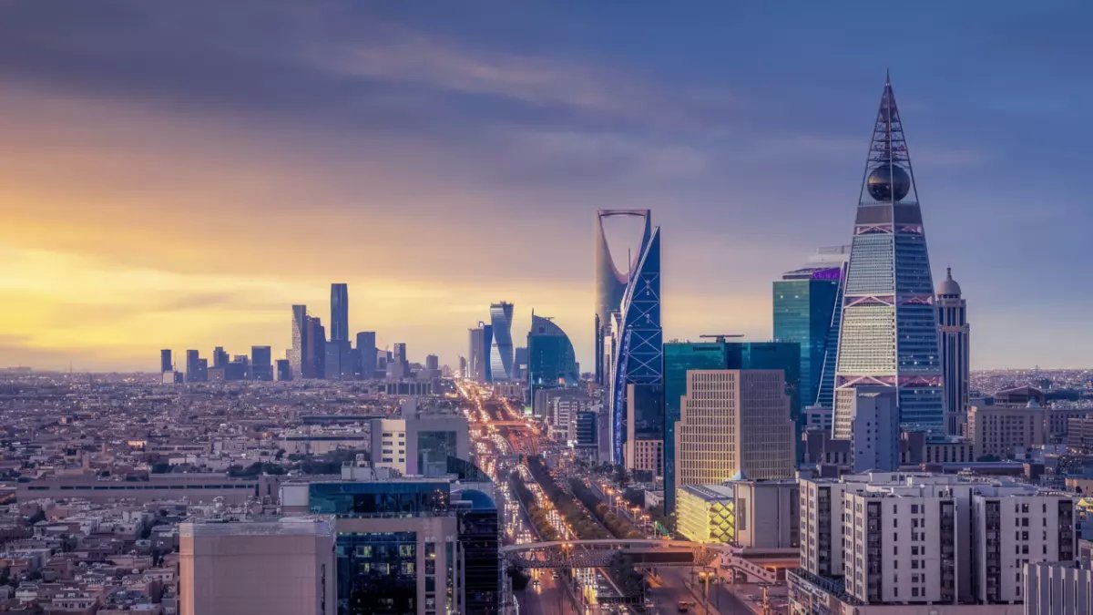 عاجل: السعودية تحطم التوقعات... كيف حولت الأزمة الإقليمية لنجاح فندقي مذهل؟