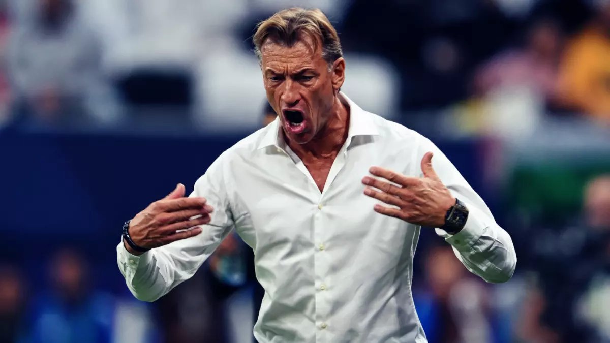 فضيحة رينارد تدمر المنتخب السعودي.. الناقد الرياضي يحطمه بسؤال صاعق: 'هل يجرؤ على تدريب مصر أو اليابان بهذا السجل الكارثي؟'