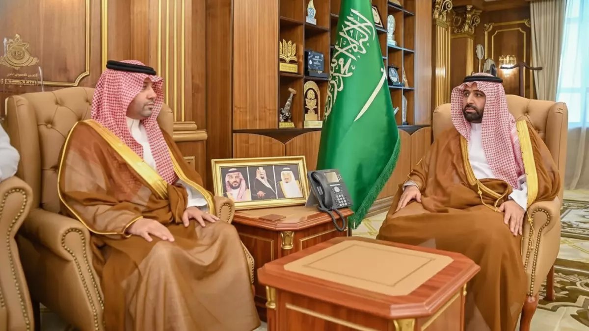 عاجل: أمير جازان يكرم الدكتور الصميلي بعد فوزه بالبرونزية في جنيف - ابتكار سعودي يبهر العالم!