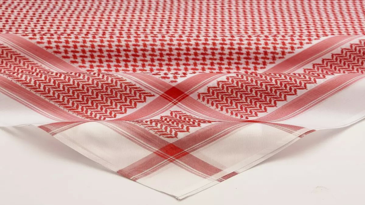 عاجل: شاهد كيف أنقذ الشماغ الأحمر حياة فتيات من حادث مروع... لطف الله الخفي يتدخل!