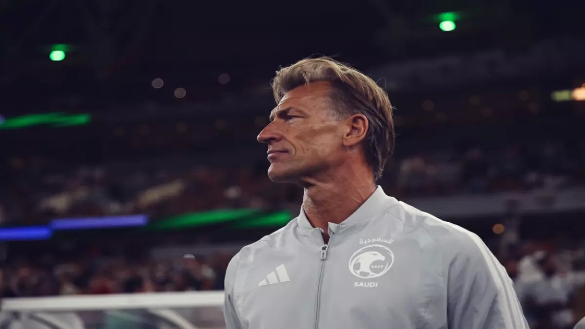 عاجل: رينارد يفجر مفاجأة صادمة… يستبعد نجوم الأخضر ويستدعي العويس قبل صربيا!