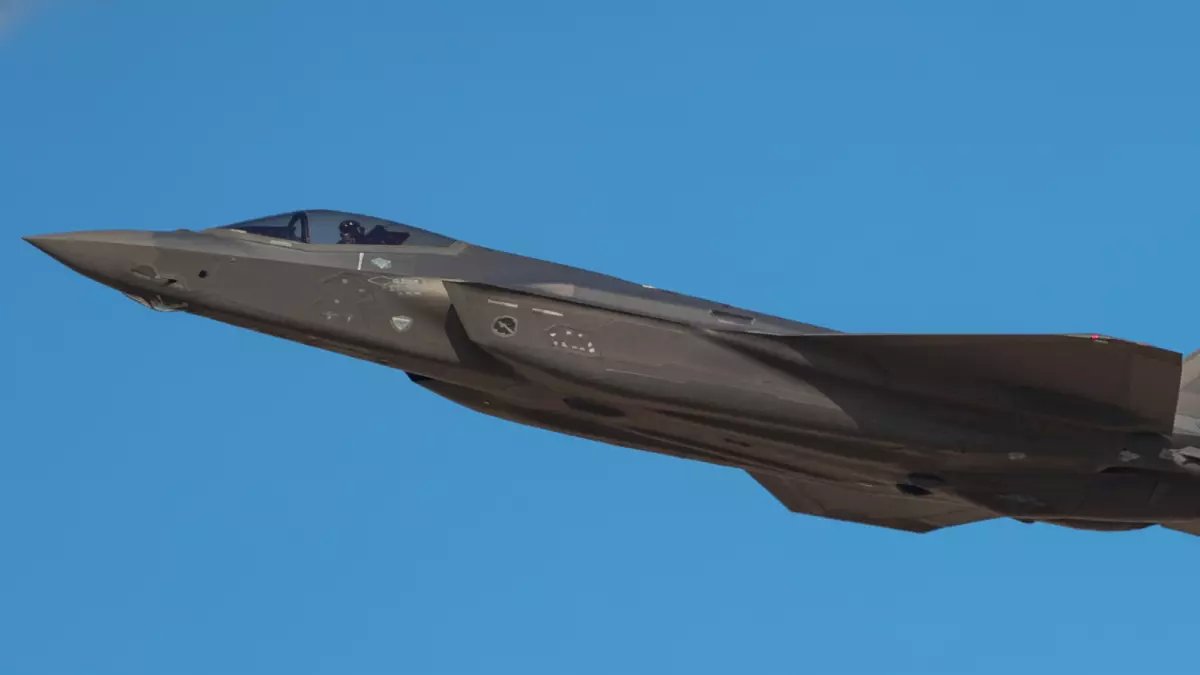 عاجل: السر المخيف وراء رفض أمريكا بيع F-22 للحلفاء... التقنية السرية التي تخشى تسريبها!