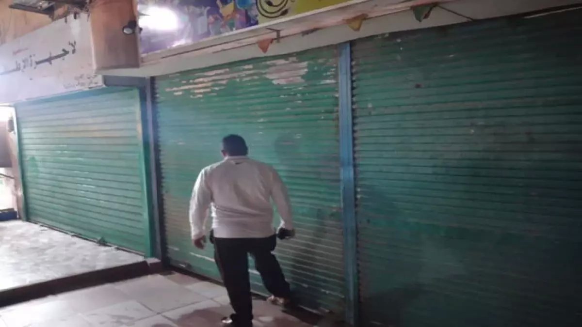 عاجل تبعات الحرب على لأبواب.. السلطات المصرية تغلق كافة المحلات بهذه الطريقة.. غرامات تصل 50 ألف جنيه والحبس للمخالفين! ـ (شاهد)