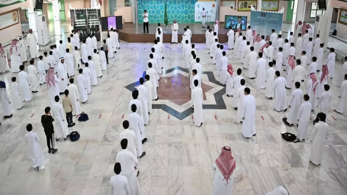 عاجل: 6 ملايين طالب يعودون للمدارس غداً.. تعرف على مواعيد الحصص الجديدة في الرياض وجدة