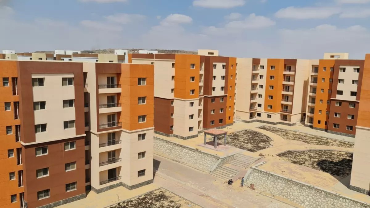 عاجل: السيسي يوقع قانون صادم لأصحاب العقارات... 40 مليون وحدة تحت المراقبة الرقمية!