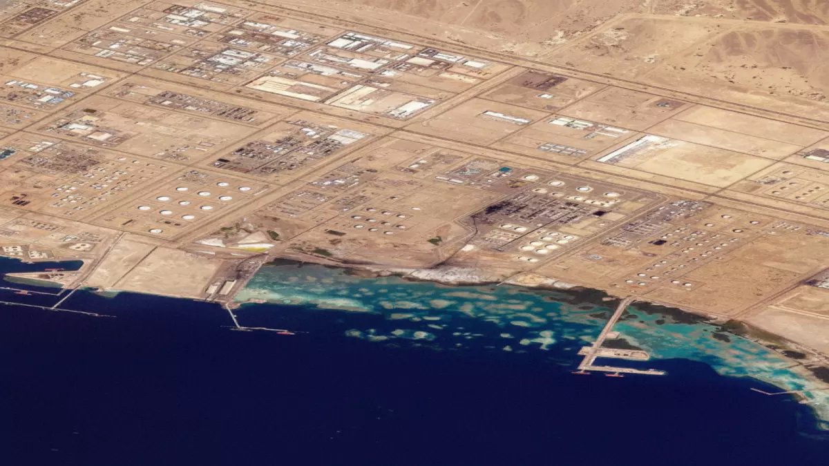 عاجل: السعودية تحطم الأرقام القياسية بـ 7 ملايين برميل يومياً... هل تنقذ العالم من كارثة النفط؟