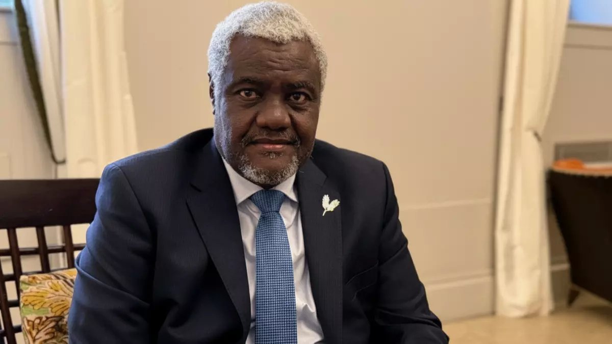 صادم: وزير سوداني يعلن على LinkedIn أن راتبه "ضعيف ولا يكفي" ويطلب وظيفة إضافية!