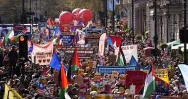 أكبر احتجاج متعدد الثقافات.. عشرات الآلاف يتظاهرون ضد اليمين المتطرف فى لندن