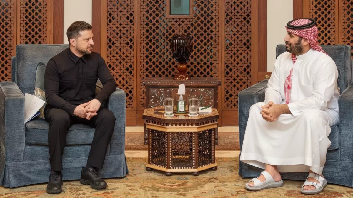 عاجل: الحرس الثوري يحاصر سفن الخليج ومليون لبناني يفرون... هل تنفجر الحرب خلال ساعات؟