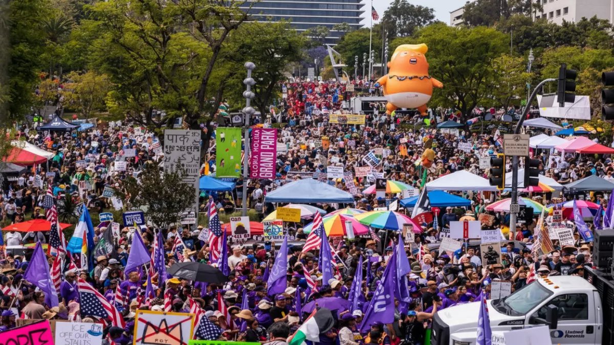 عاجل: ثورة شعبية تاريخية في أمريكا... 9 ملايين يهتفون "لا ملوك" ضد ترمب والحرب على إيران!