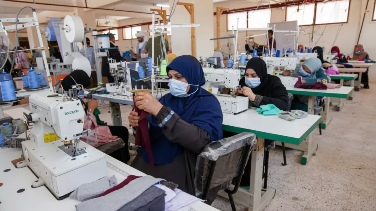 عاجل: وزارة العمل تضرب بقوة - 203 محضر مخالفة و45 توصية غلق خلال أسبوع واحد!