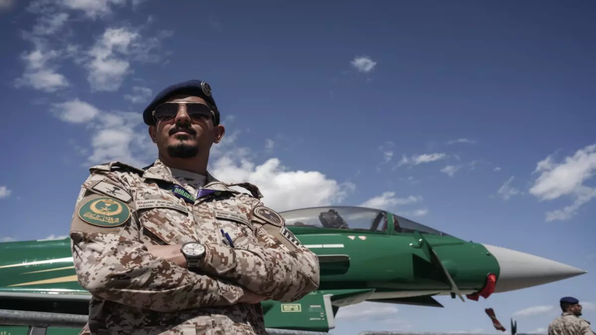 عاجل: السعودية تعترض 5 صواريخ باليستية خطيرة استهدفت المنطقة الشرقية - تفاصيل صادمة!