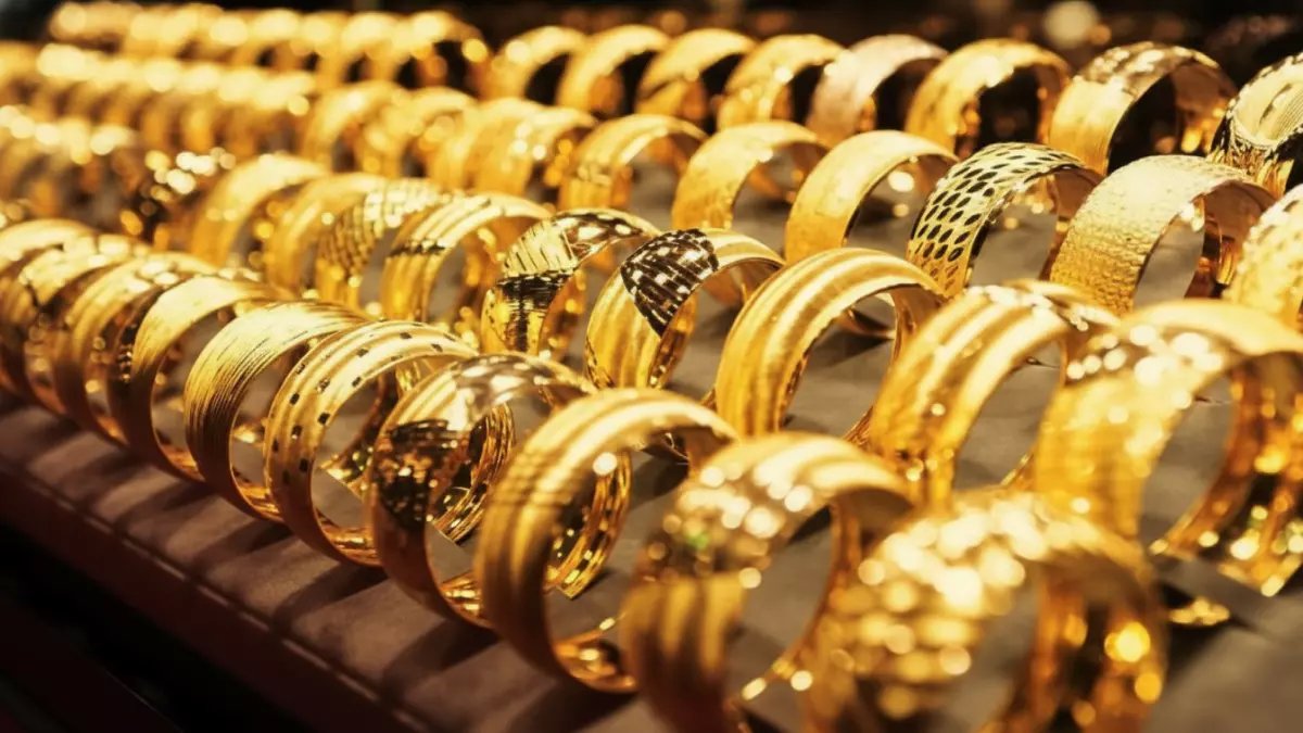 عاجل: انفجار جديد في أسعار الذهب... عيار 21 يقفز 25 جنيهاً خلال ساعات والخبراء يتوقعون المزيد!