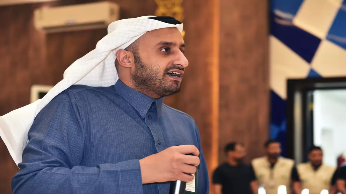 شاهد: لحظات مؤثرة من معايدة عسير الصحي... مسؤولون كبار يكرمون أبطال الصحة!