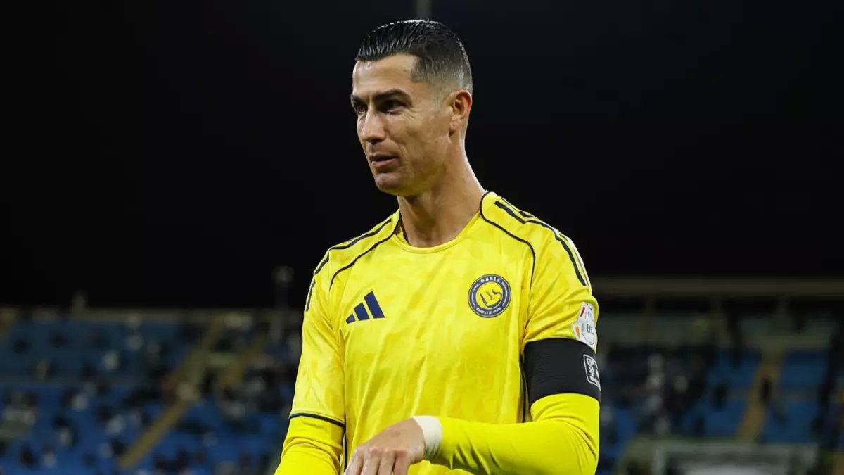 شاهد: رونالدو يعود للملاعب بعد أسابيع من الذعر.. طبيبه يكشف السر المذهل وراء شفائه السريع!