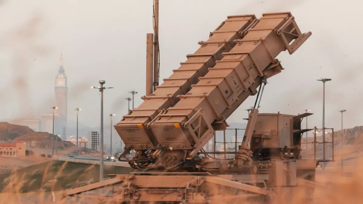 عاجل: السعودية تحبط هجمة إيرانية ضخمة بـ12 صاروخاً ومسيرة... والمنطقة على شفا انفجار!